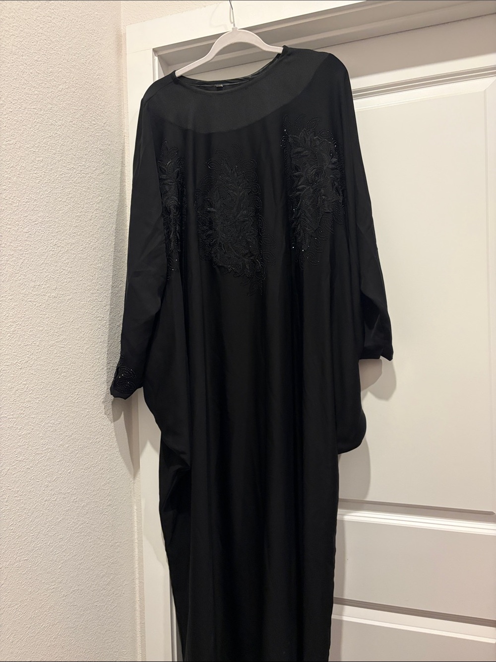 Black Long-Sleeve Embellished abaya dress - Women's